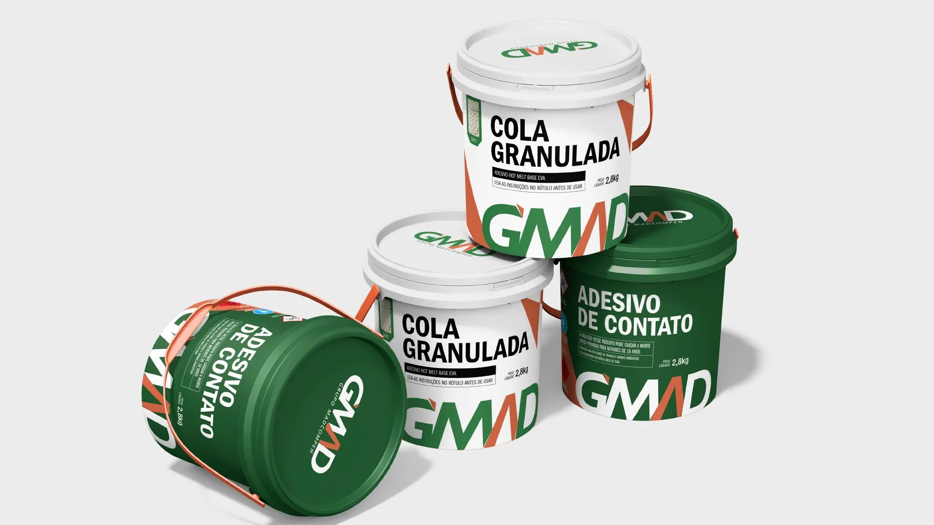 Baldes de cola granulada e adesivo de contato.